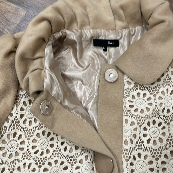 EUC RYU Anthropologie Women’s Retro style tan coat cream lace overlay. Size LG - Picture 5 of 12